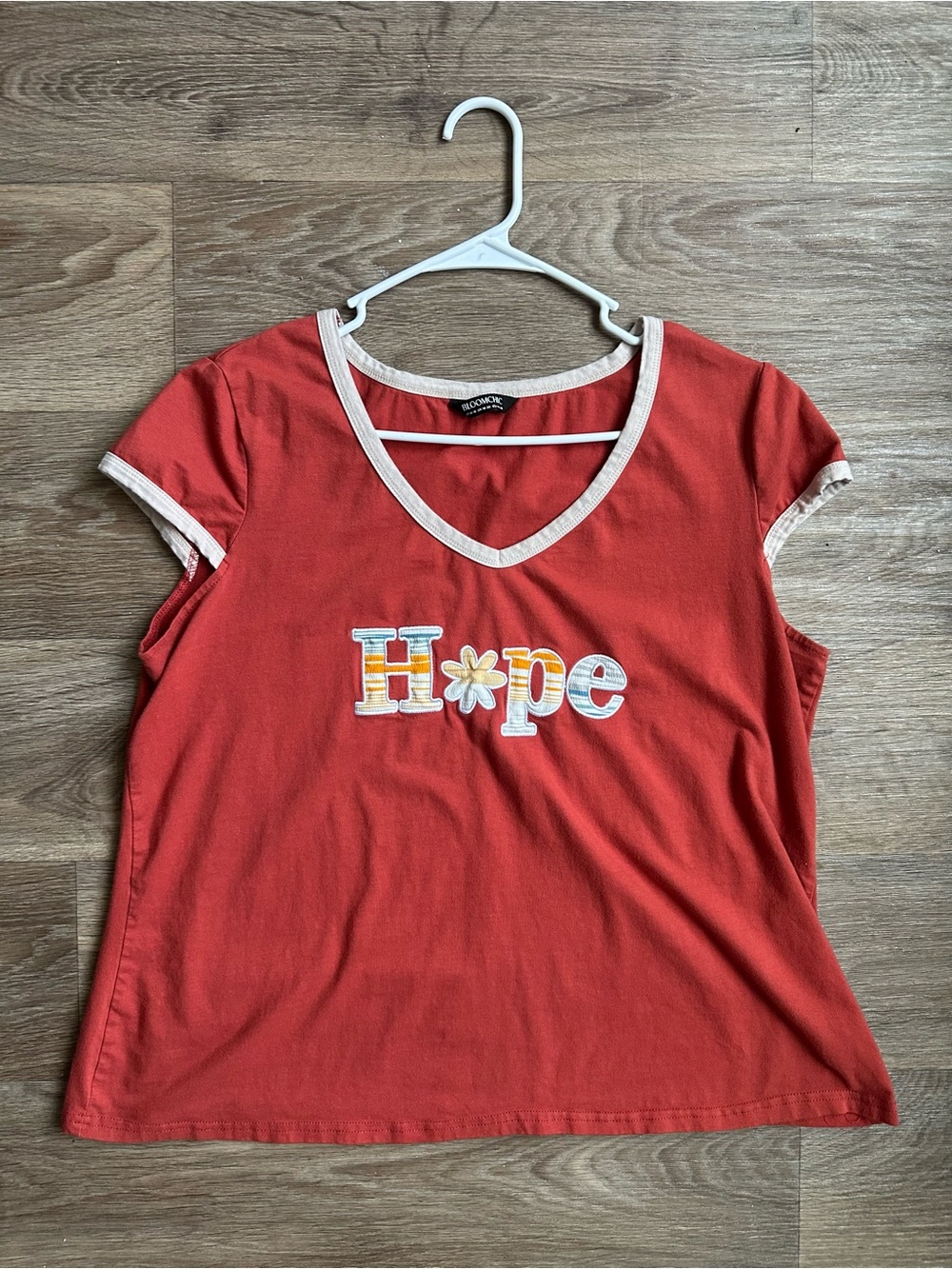 BloomChic Women’s Plus Size Red Graphic V-Neck Tee “Hope” Daisy Size 14-16
